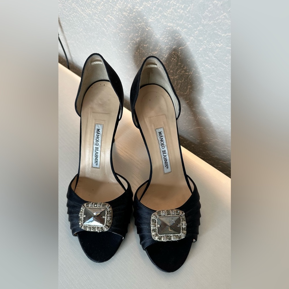 Manolo Blahnik sedaraby satin black pump 38